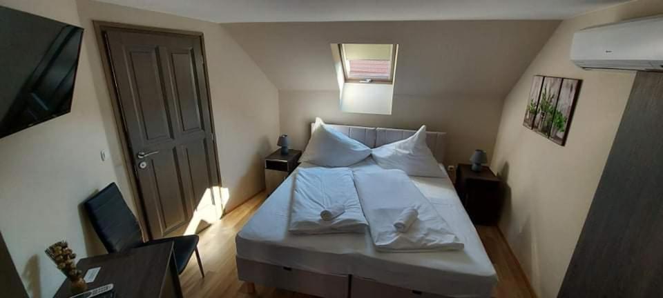 Hotel Soerpatika Vendeghaz Badacsonytomaj Zimmer foto